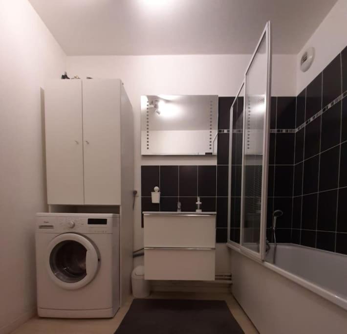 Joli Appartement Avec Jardin Et 2 Parkings Prives Argenteuil Ngoại thất bức ảnh