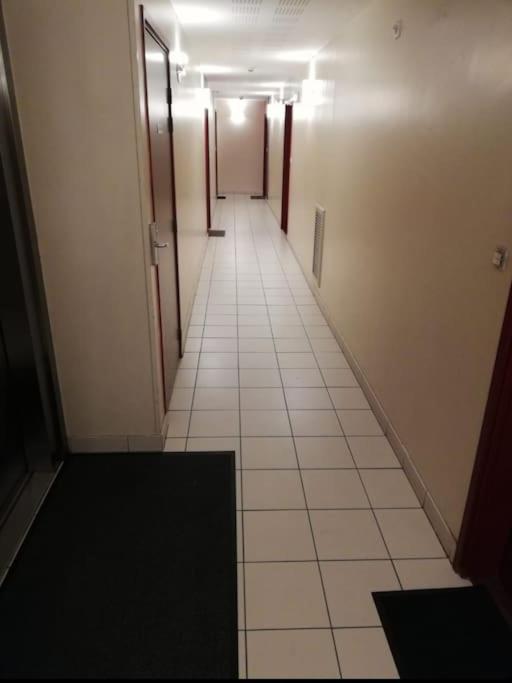 Joli Appartement Avec Jardin Et 2 Parkings Prives Argenteuil Ngoại thất bức ảnh