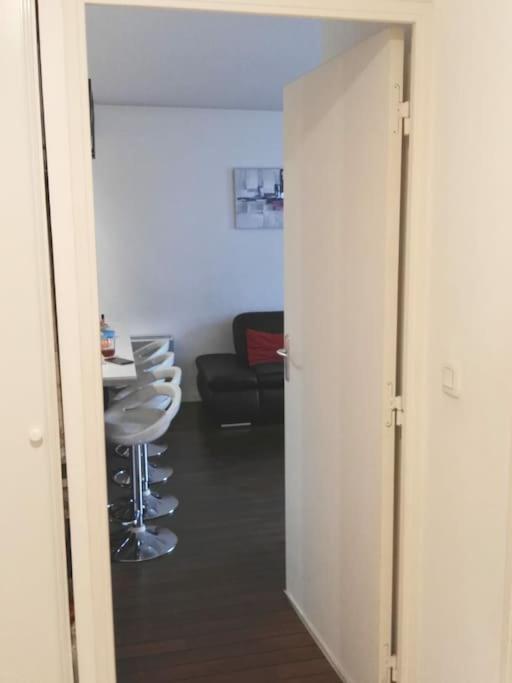 Joli Appartement Avec Jardin Et 2 Parkings Prives Argenteuil Ngoại thất bức ảnh